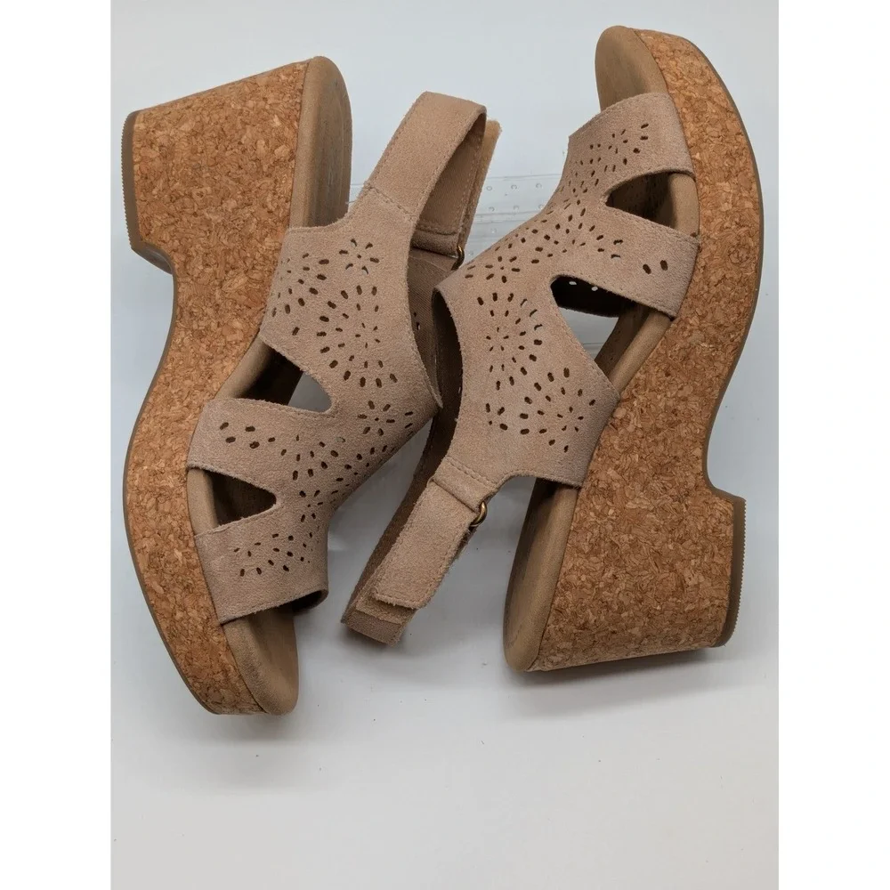 Clarks Collection Women's 8.5M Tan Suede Perforated Cork Wedge Sandals